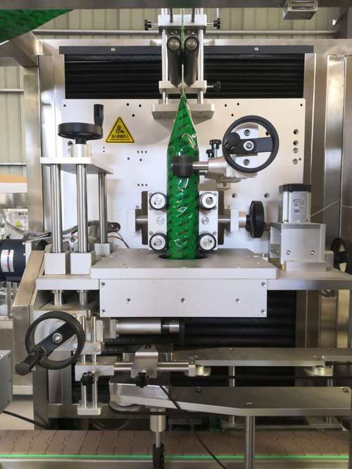 产品 包装机械 贴标设备 套标机 农药套标机 新永科实体工厂 洗洁精缩